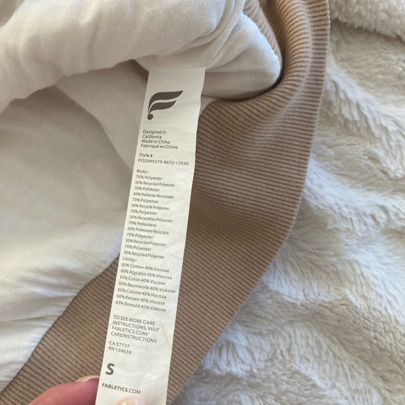 Fabletics Cropped Sherpa Pull-Over - Picture 4 of 4